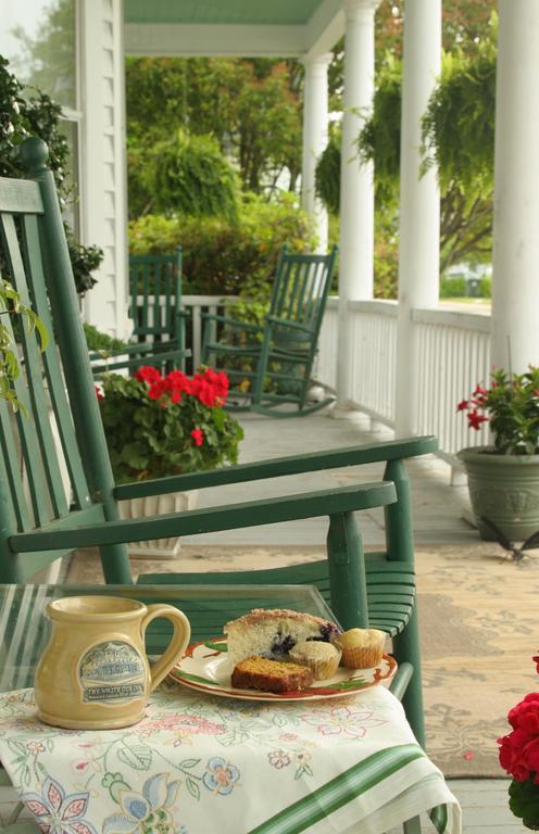 White Doe Inn Bed & Breakfast Мантео Екстер'єр фото