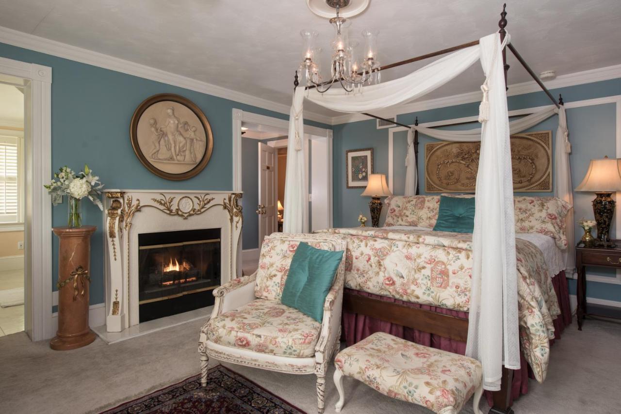 White Doe Inn Bed & Breakfast Мантео Екстер'єр фото
