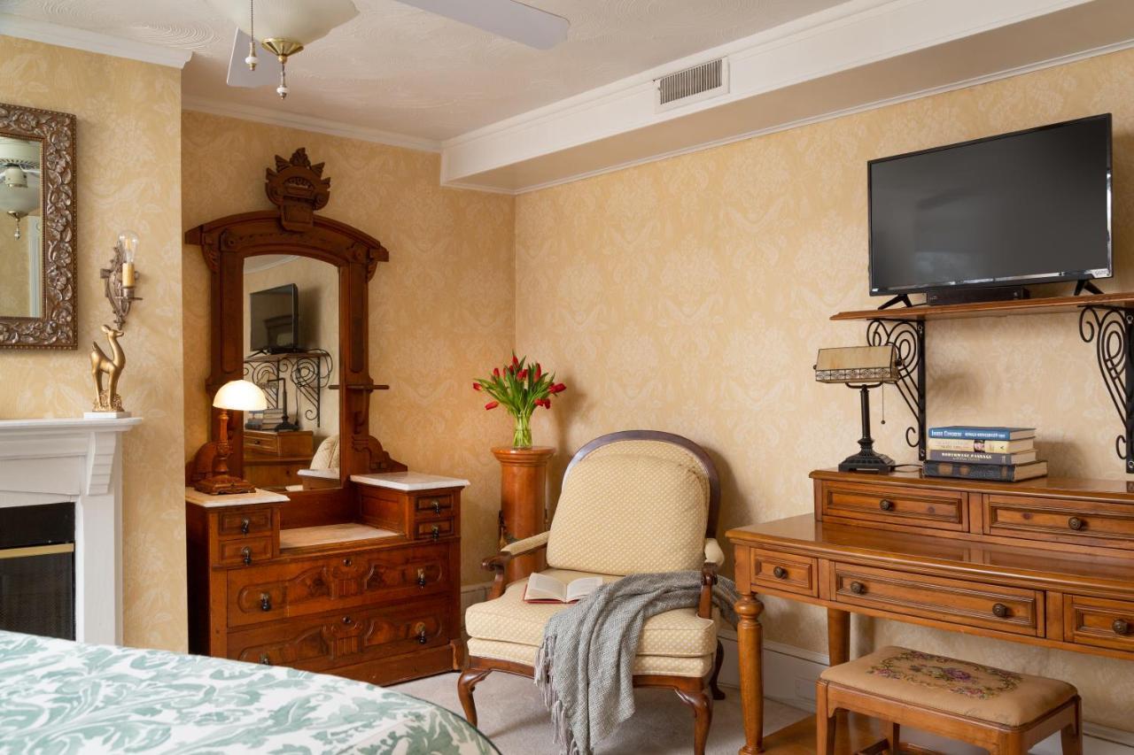 White Doe Inn Bed & Breakfast Мантео Екстер'єр фото