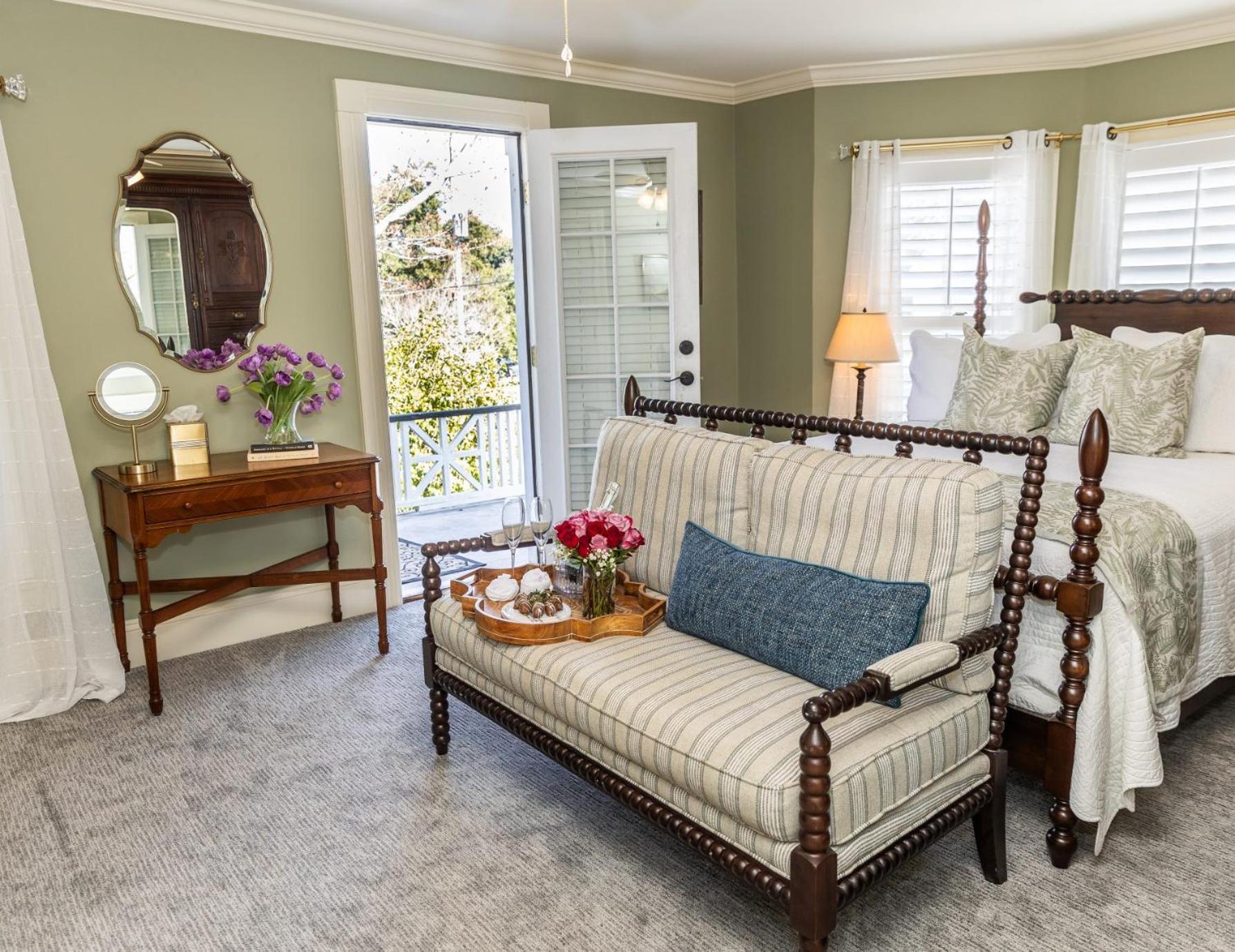 White Doe Inn Bed & Breakfast Мантео Екстер'єр фото