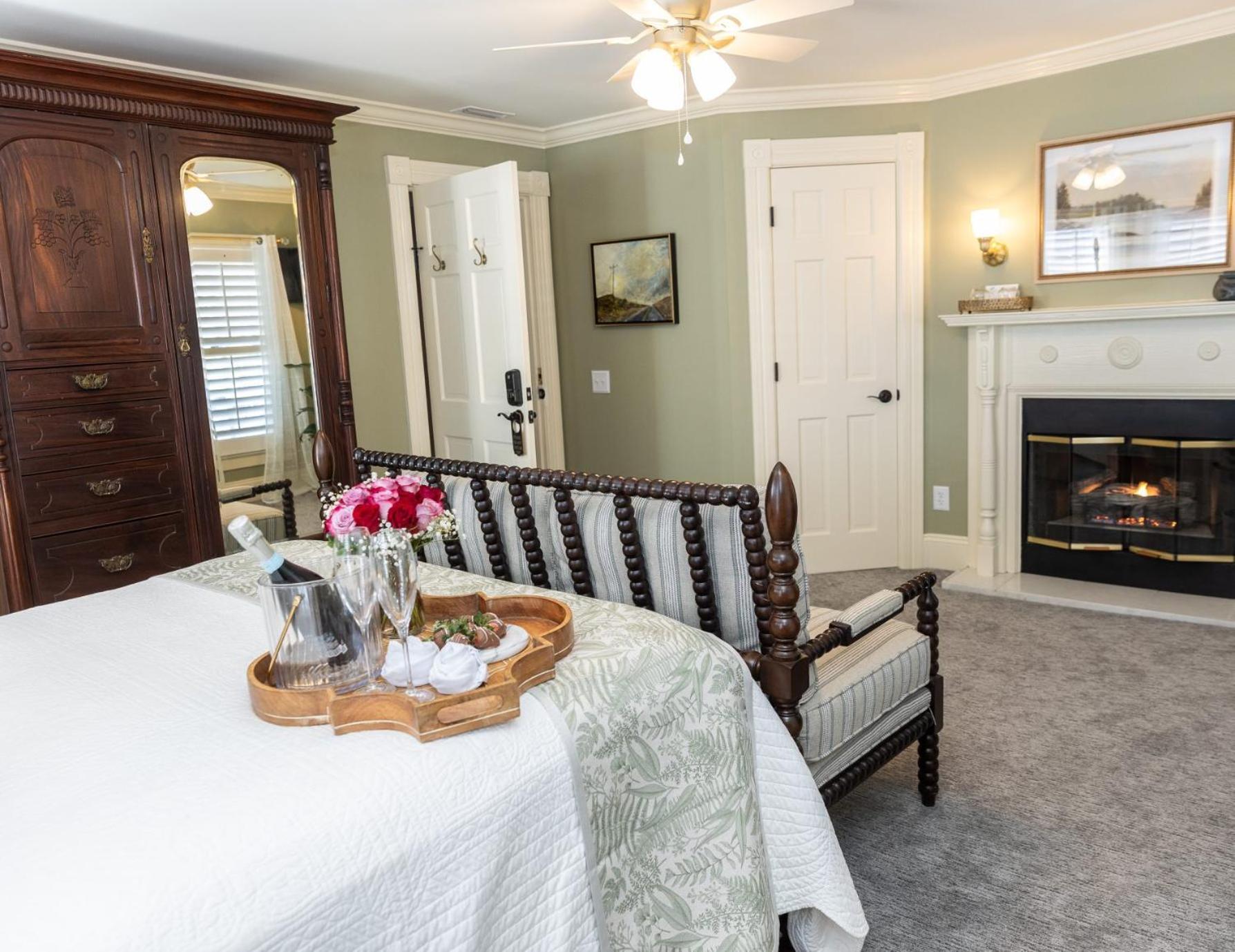 White Doe Inn Bed & Breakfast Мантео Екстер'єр фото