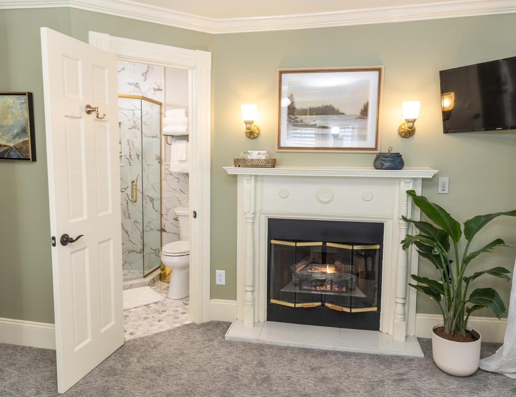 White Doe Inn Bed & Breakfast Мантео Екстер'єр фото