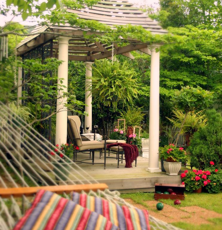 White Doe Inn Bed & Breakfast Мантео Екстер'єр фото