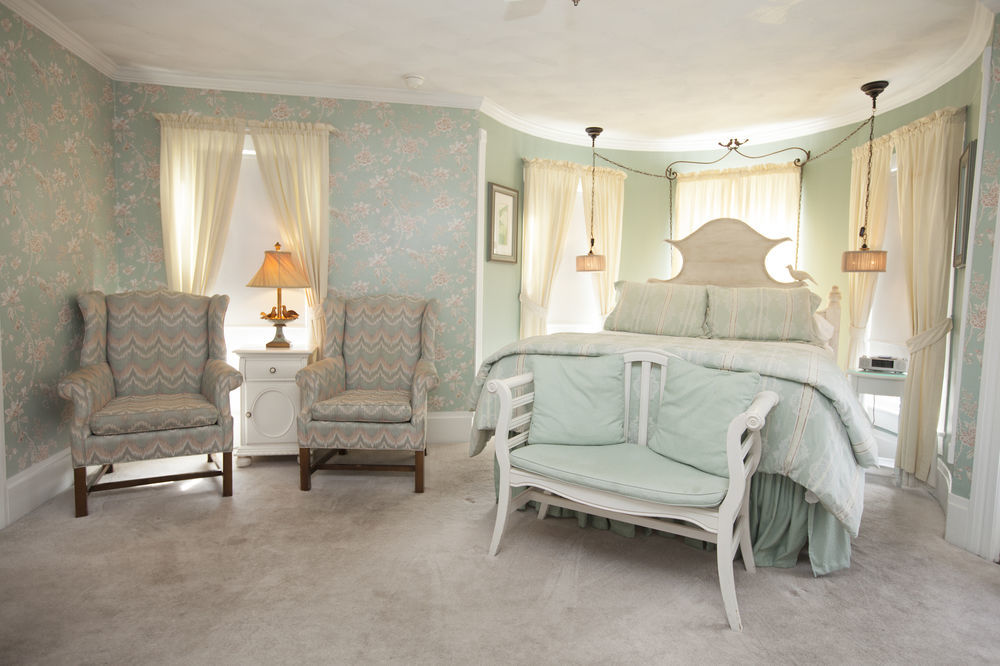 White Doe Inn Bed & Breakfast Мантео Екстер'єр фото