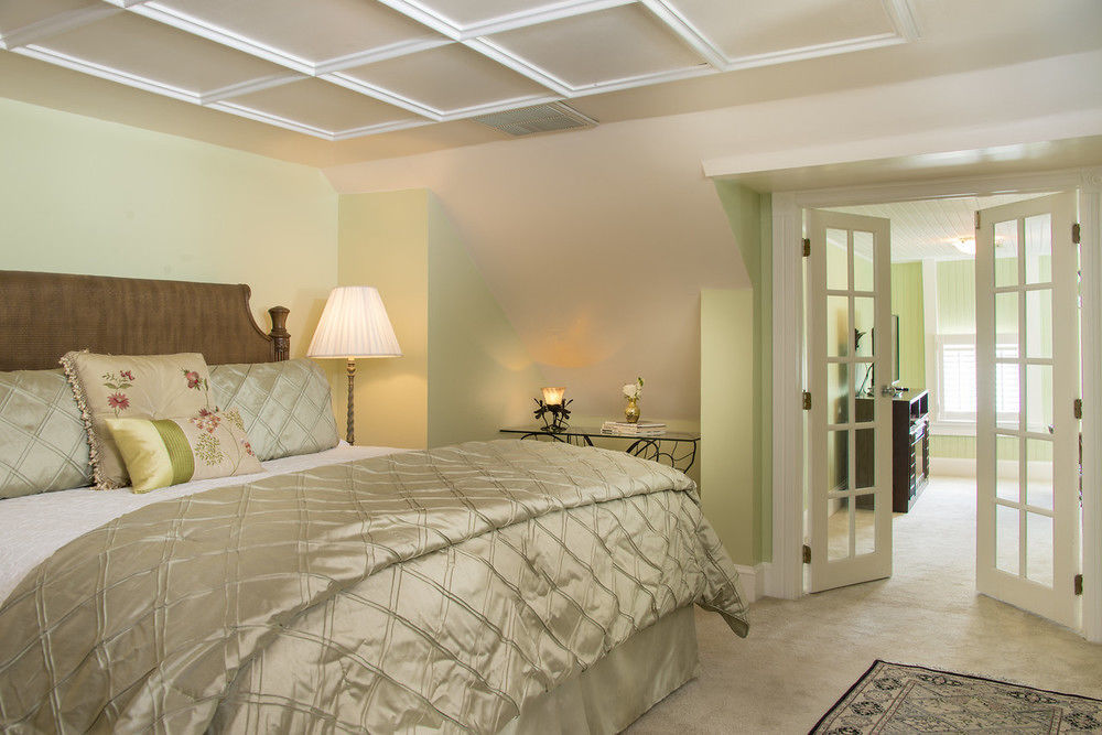 White Doe Inn Bed & Breakfast Мантео Екстер'єр фото