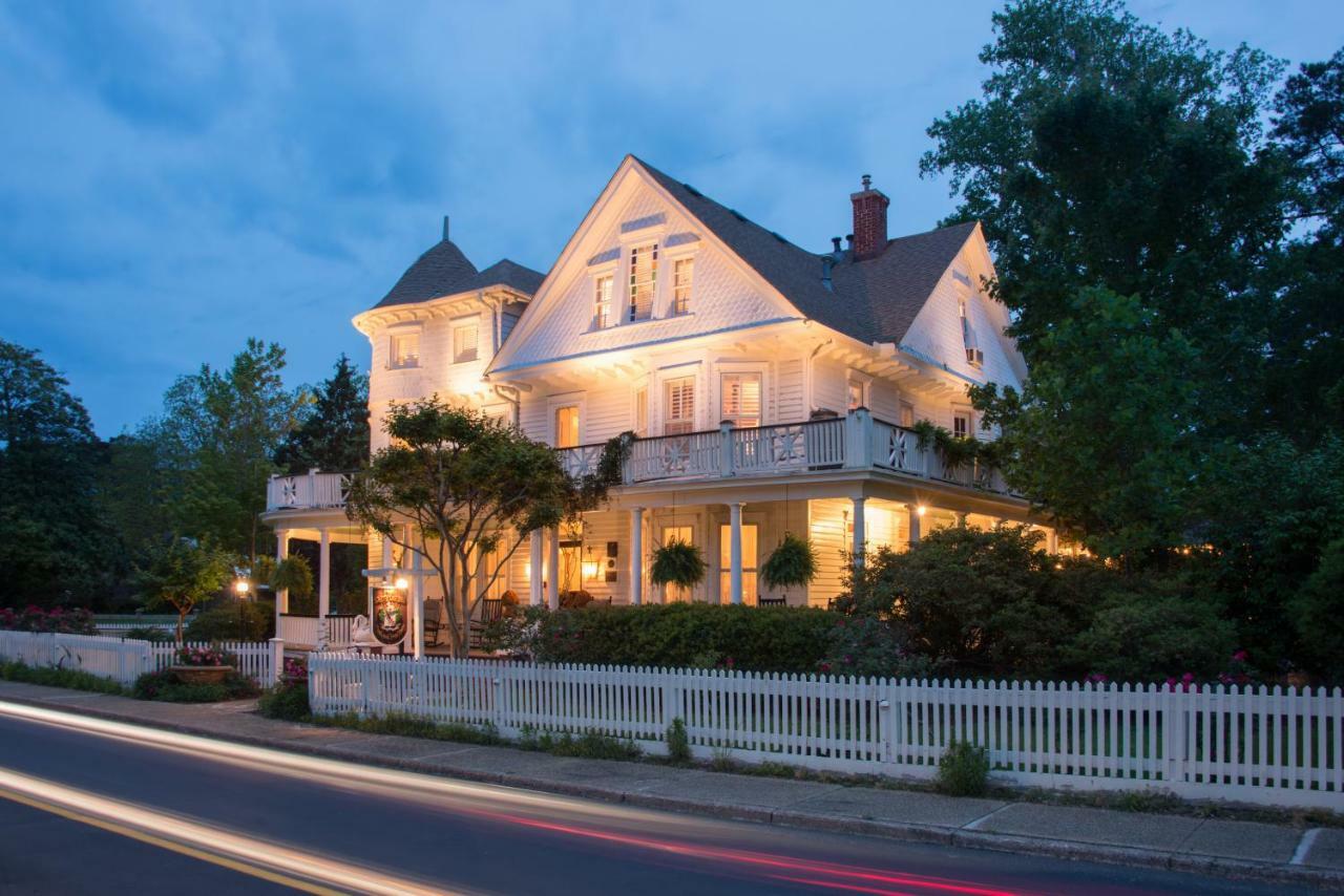 White Doe Inn Bed & Breakfast Мантео Екстер'єр фото