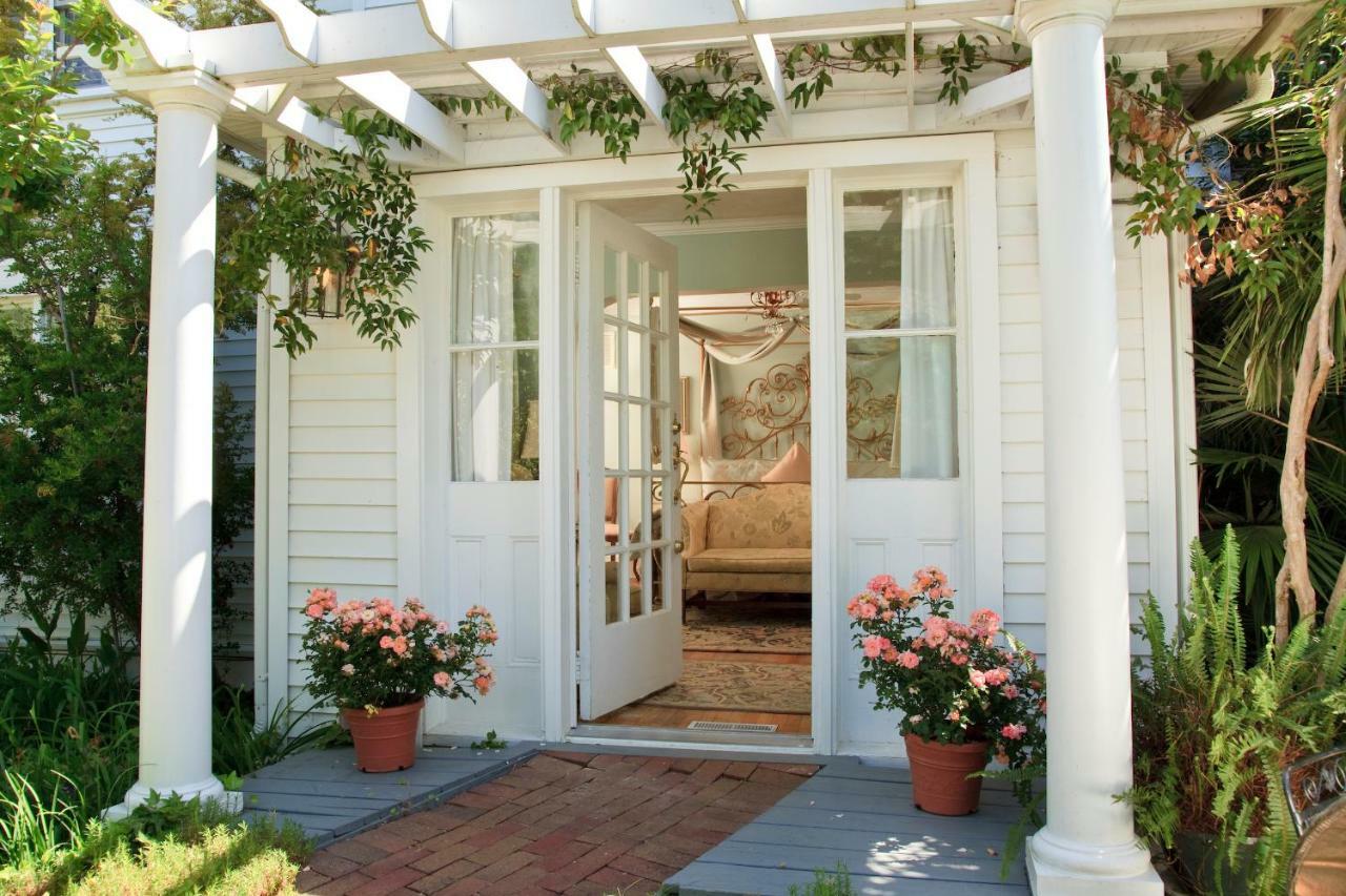 White Doe Inn Bed & Breakfast Мантео Екстер'єр фото
