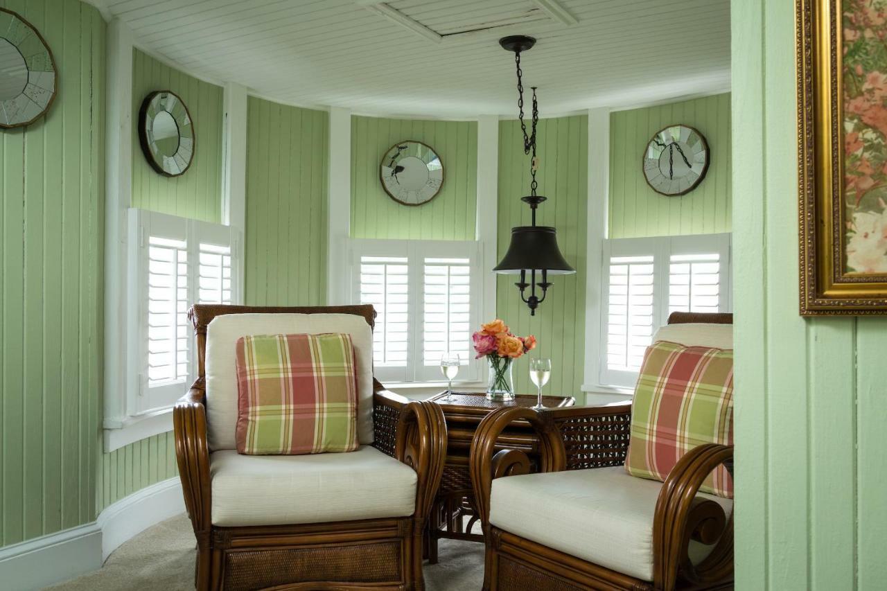 White Doe Inn Bed & Breakfast Мантео Екстер'єр фото
